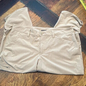 Eddie Bauer crop/capri pants size 10. Ruched side leg detail.